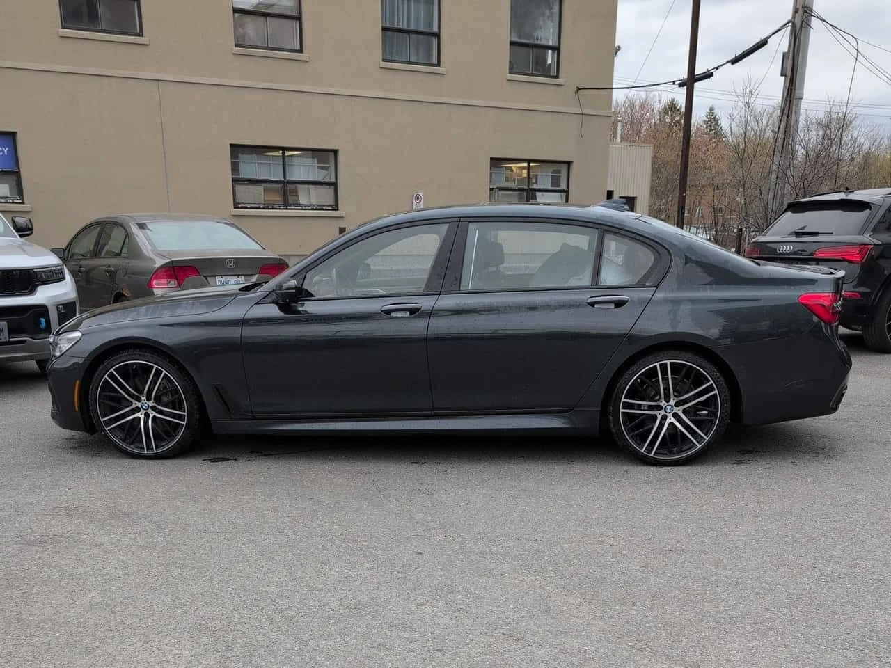 BMW 750 * ДИСТРОНИК* 360 КАМЕРА* ОБДУХВАНЕ* , снимка 3 - Автомобили и джипове - 54619355