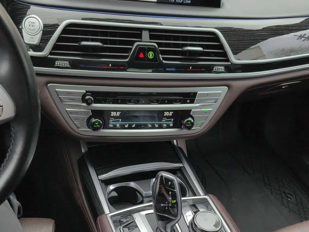 BMW 750 * ДИСТРОНИК* 360 КАМЕРА* ОБДУХВАНЕ* , снимка 9 - Автомобили и джипове - 54619355