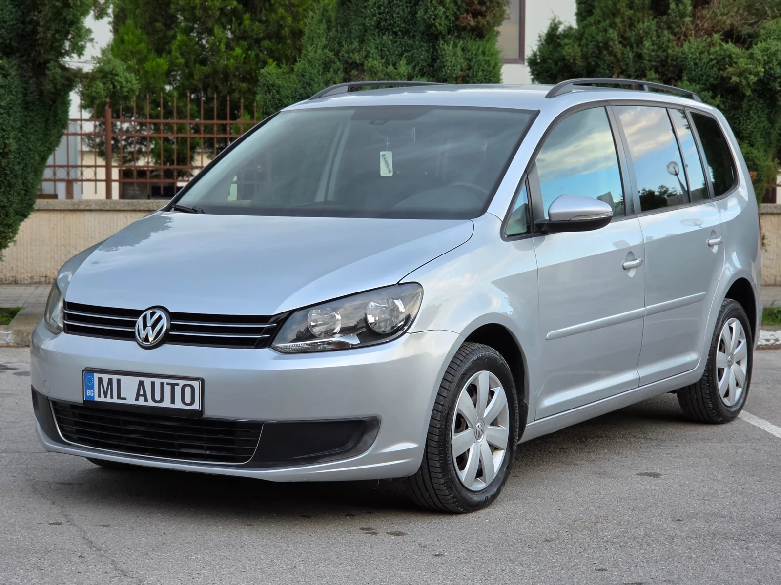 VW Touran 2.0TDI * EURO 5 * НАВИ * ЛИЗИНГ * , снимка 4 - Автомобили и джипове - 54921142