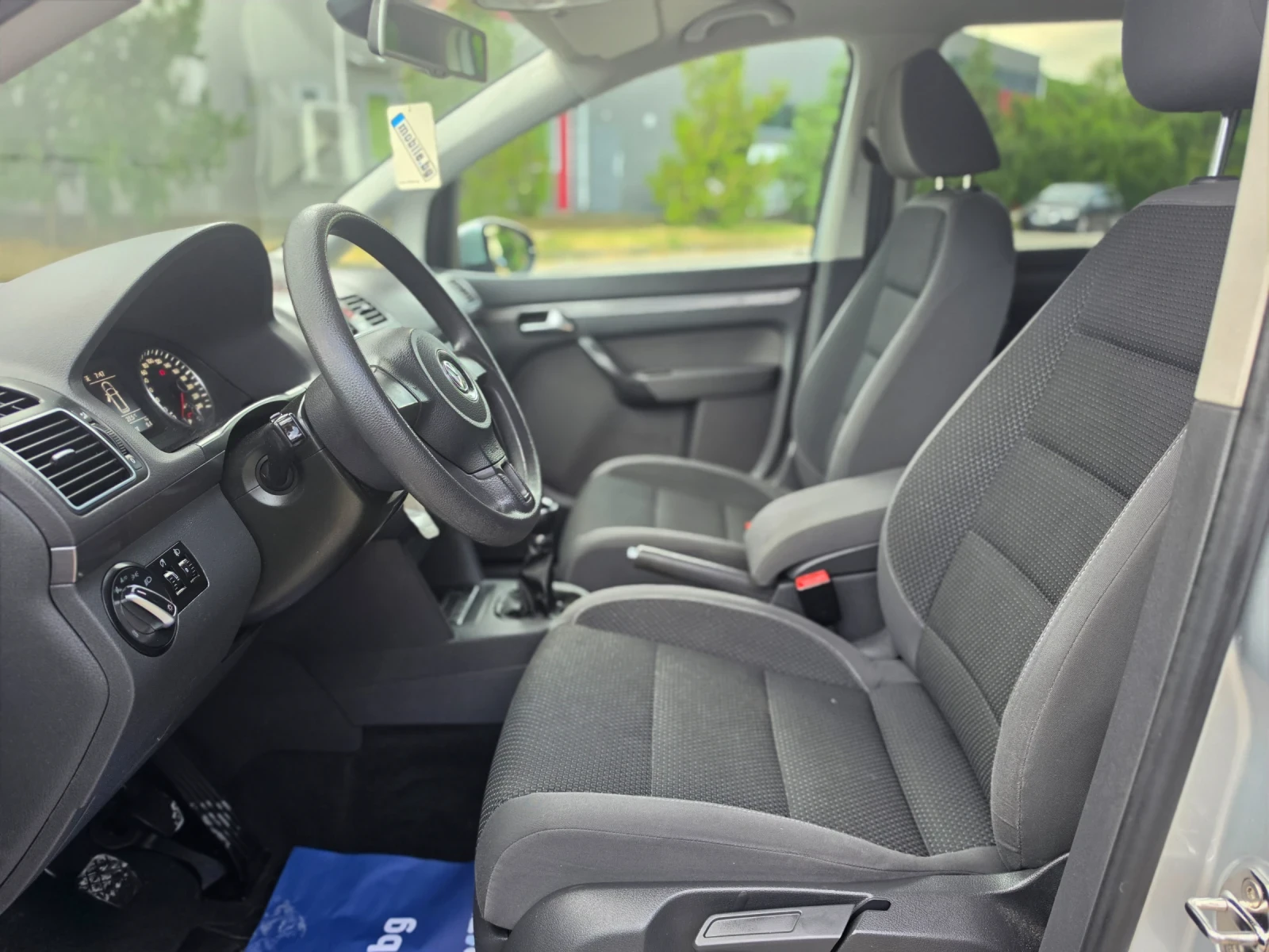 VW Touran 2.0TDI * EURO 5 * НАВИ * ЛИЗИНГ * , снимка 17 - Автомобили и джипове - 54921142