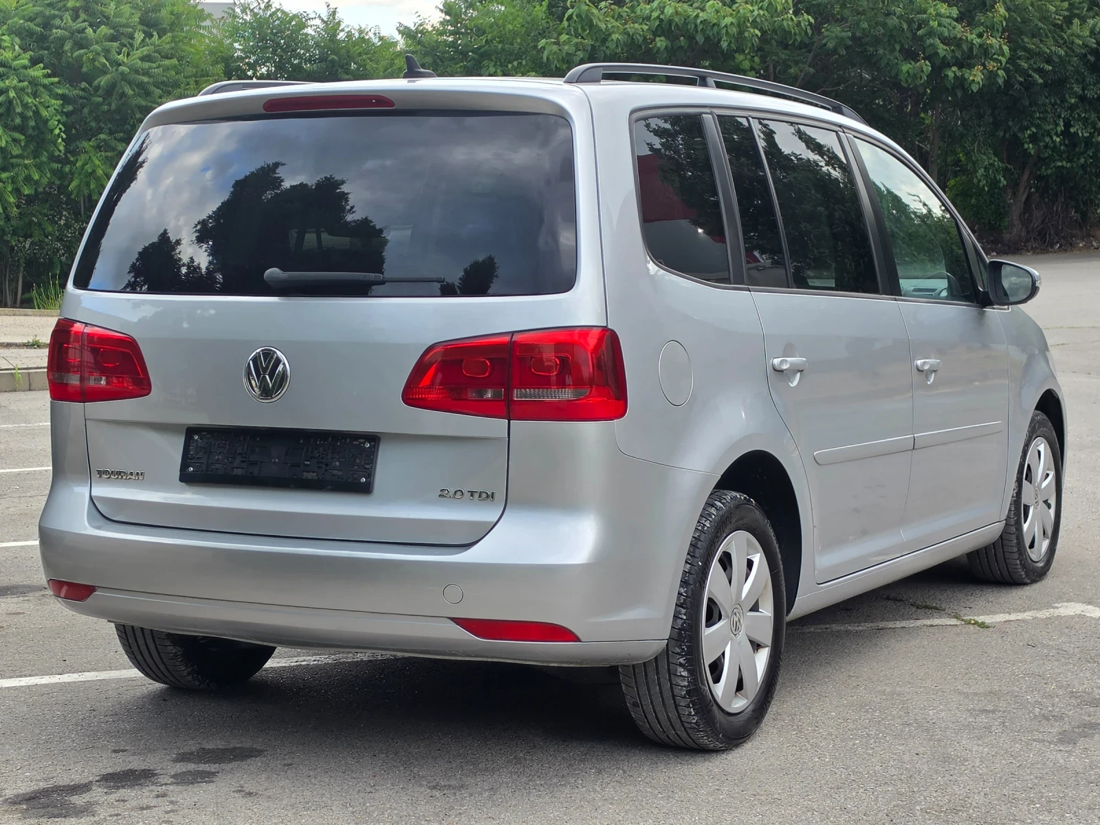 VW Touran 2.0TDI * EURO 5 * НАВИ * ЛИЗИНГ * , снимка 6 - Автомобили и джипове - 54921142