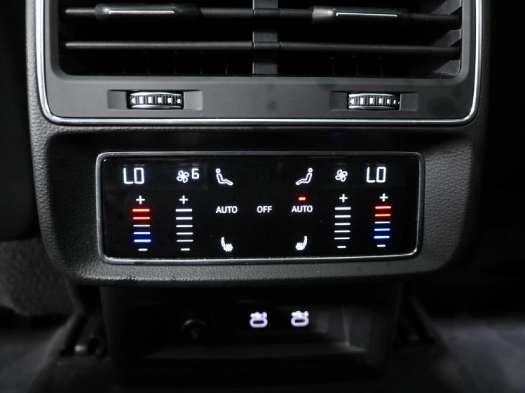 Audi Q7  Progressiv S Line| PANO| 360| CARFAX| , снимка 13 - Автомобили и джипове - 53799431