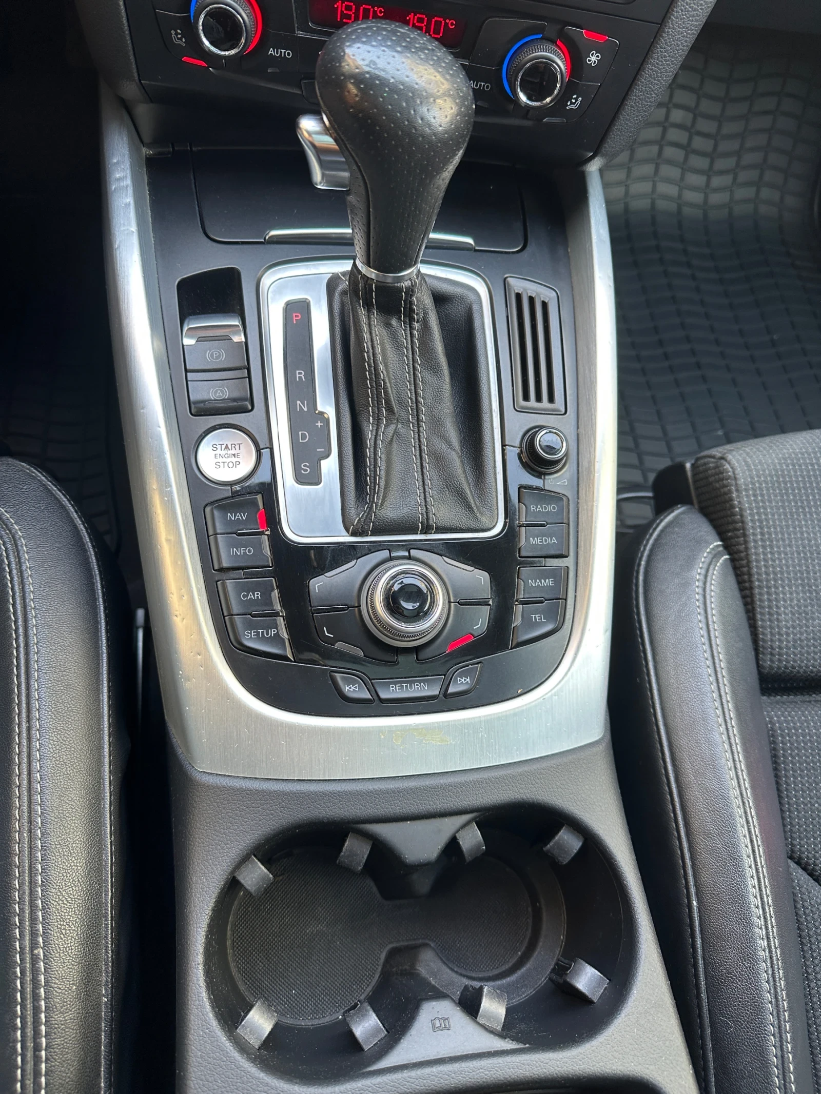 Audi Q5 S-LINE / CarPlay / Панорама, снимка 14 - Автомобили и джипове - 53979295