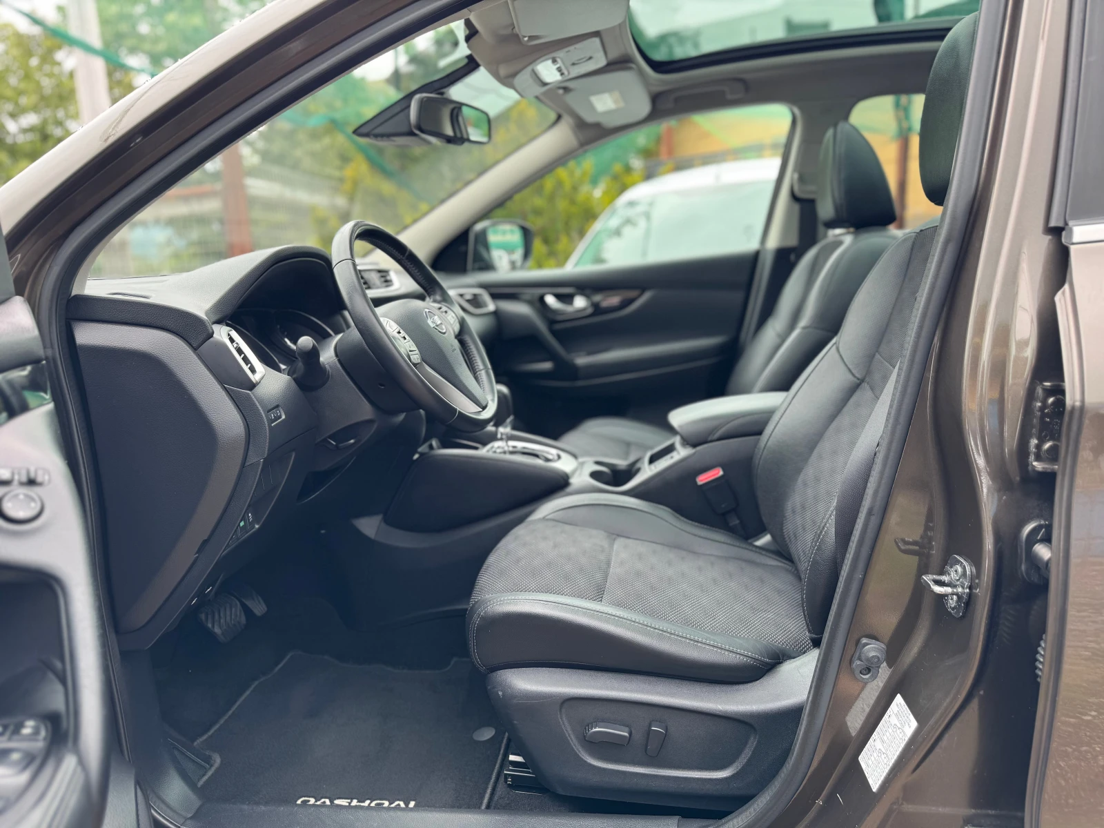 Nissan Qashqai 1.6DCI* Tekna* XTRONIC* NAVI* AUTOMATIC, снимка 8 - Автомобили и джипове - 54643981