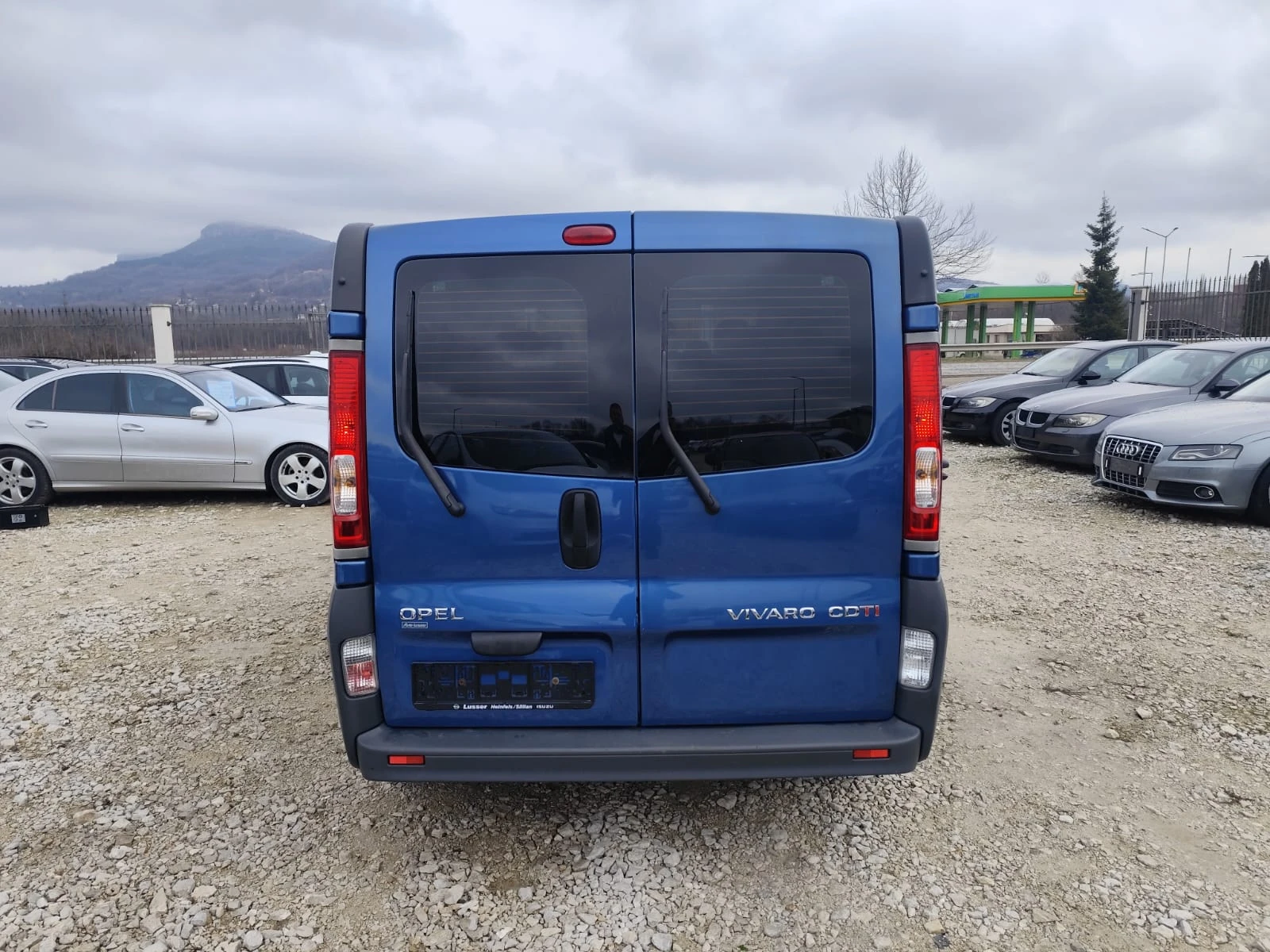 Opel Vivaro 2.0 дизел 9 места  - изображение 8