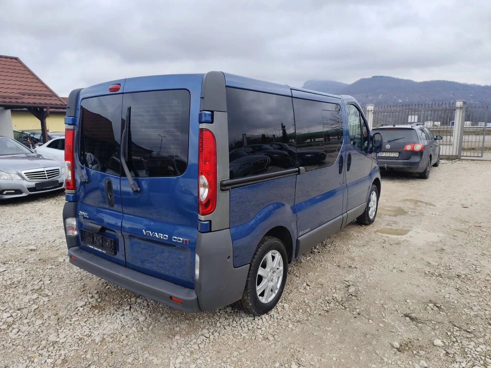 Opel Vivaro 2.0 дизел 9 места  - изображение 7