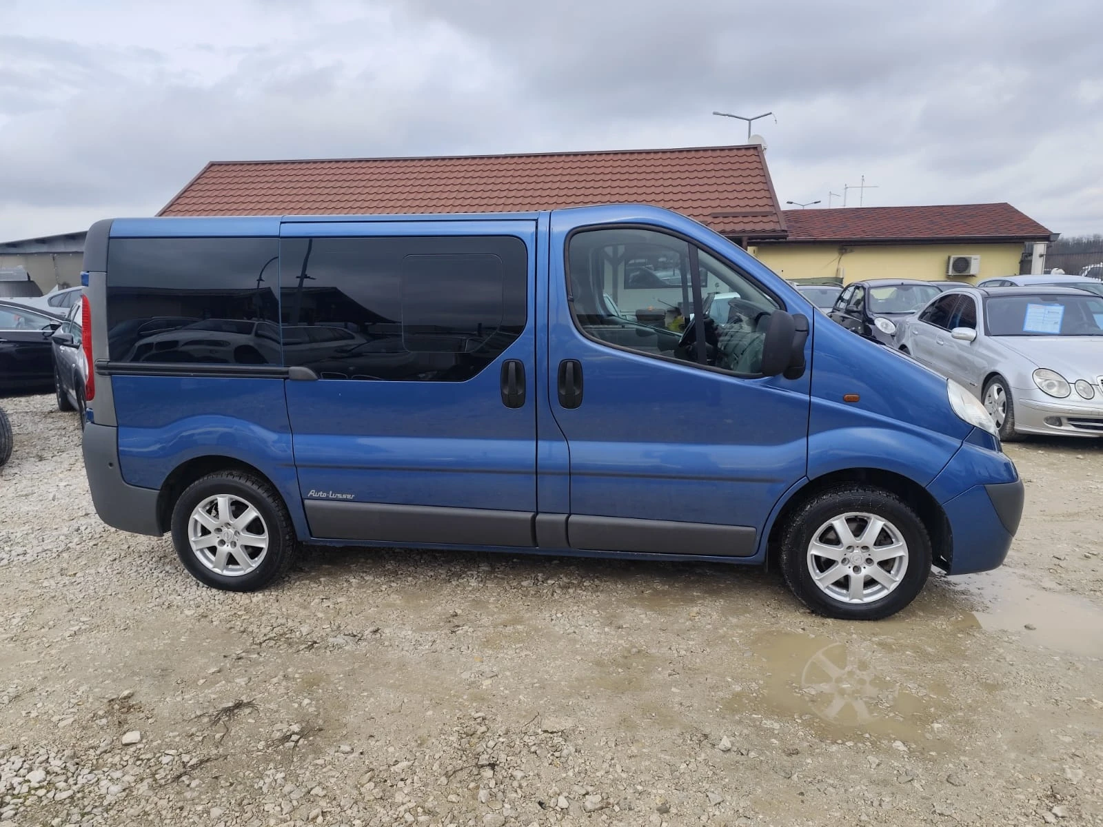 Opel Vivaro 2.0 дизел 9 места  - изображение 4