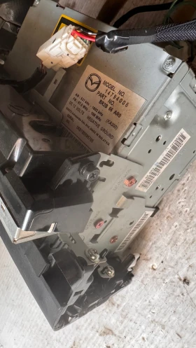 Оригинална Аудио / GPS и видео система за Mazda  3 2007 - 14794008 / BR2B66AR0 / 06B1B0585765 /  147, снимка 2 - Части - 52712772