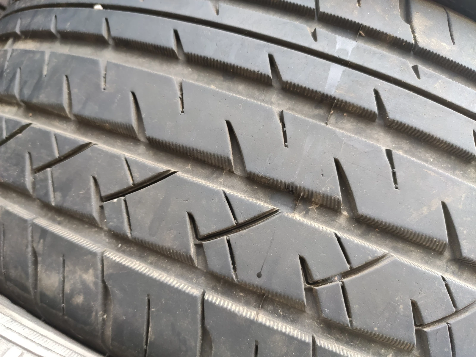 Гуми Летни 225/55R17, снимка 2 - Гуми и джанти - 55477774