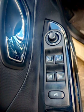 Renault Captur - 8690 € / 16996.16 лв. - 30642960 6