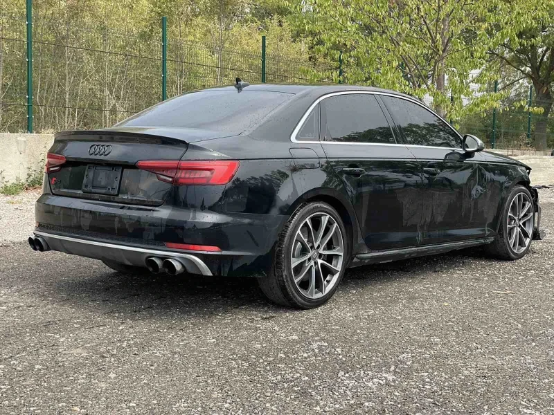 Audi A4 S4 НАЛИЧЕН В СОФИЯ, снимка 5 - Автомобили и джипове - 47298625