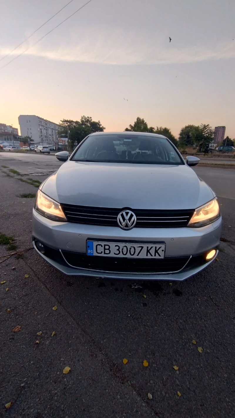 VW Jetta 1.6TDI Highline , снимка 2 - Автомобили и джипове - 47204109