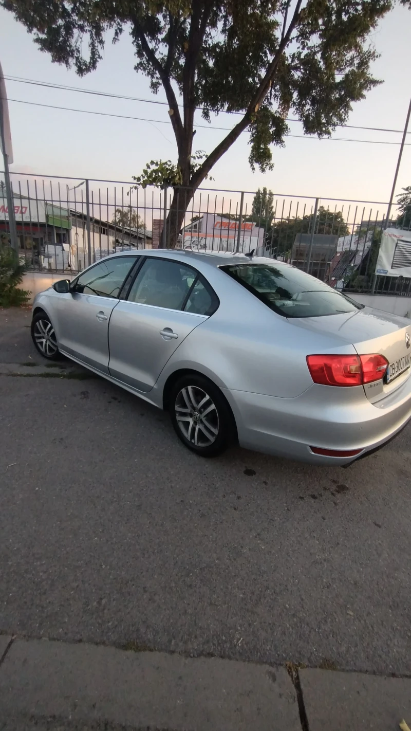 VW Jetta 1.6TDI Highline , снимка 6 - Автомобили и джипове - 47204109