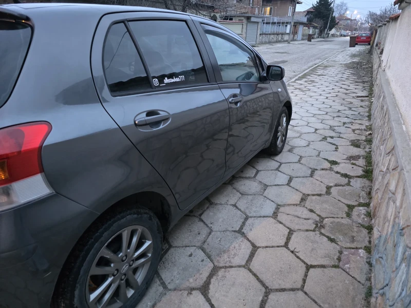 Toyota Yaris, снимка 12 - Автомобили и джипове - 49268523