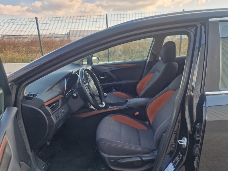 Toyota Avensis, снимка 10 - Автомобили и джипове - 52481141