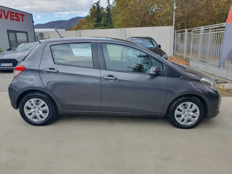 Toyota Yaris 1.3/99KS., снимка 8 - Автомобили и джипове - 52169918