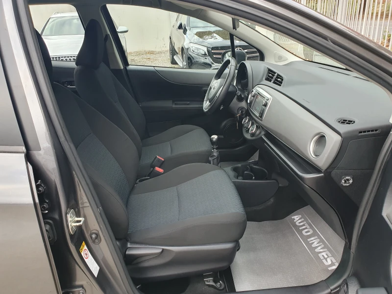 Toyota Yaris 1.3/99KS., снимка 14 - Автомобили и джипове - 52169918