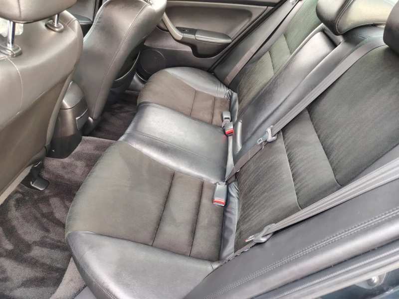 Honda Accord 2.2 CDTI, снимка 8 - Автомобили и джипове - 52698546