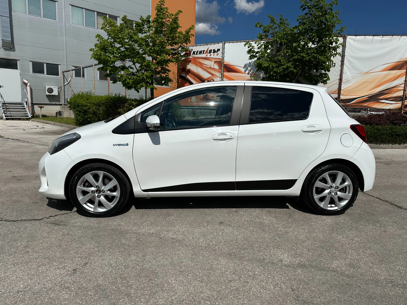 Toyota Yaris 1.5 Hybrid - изображение 2