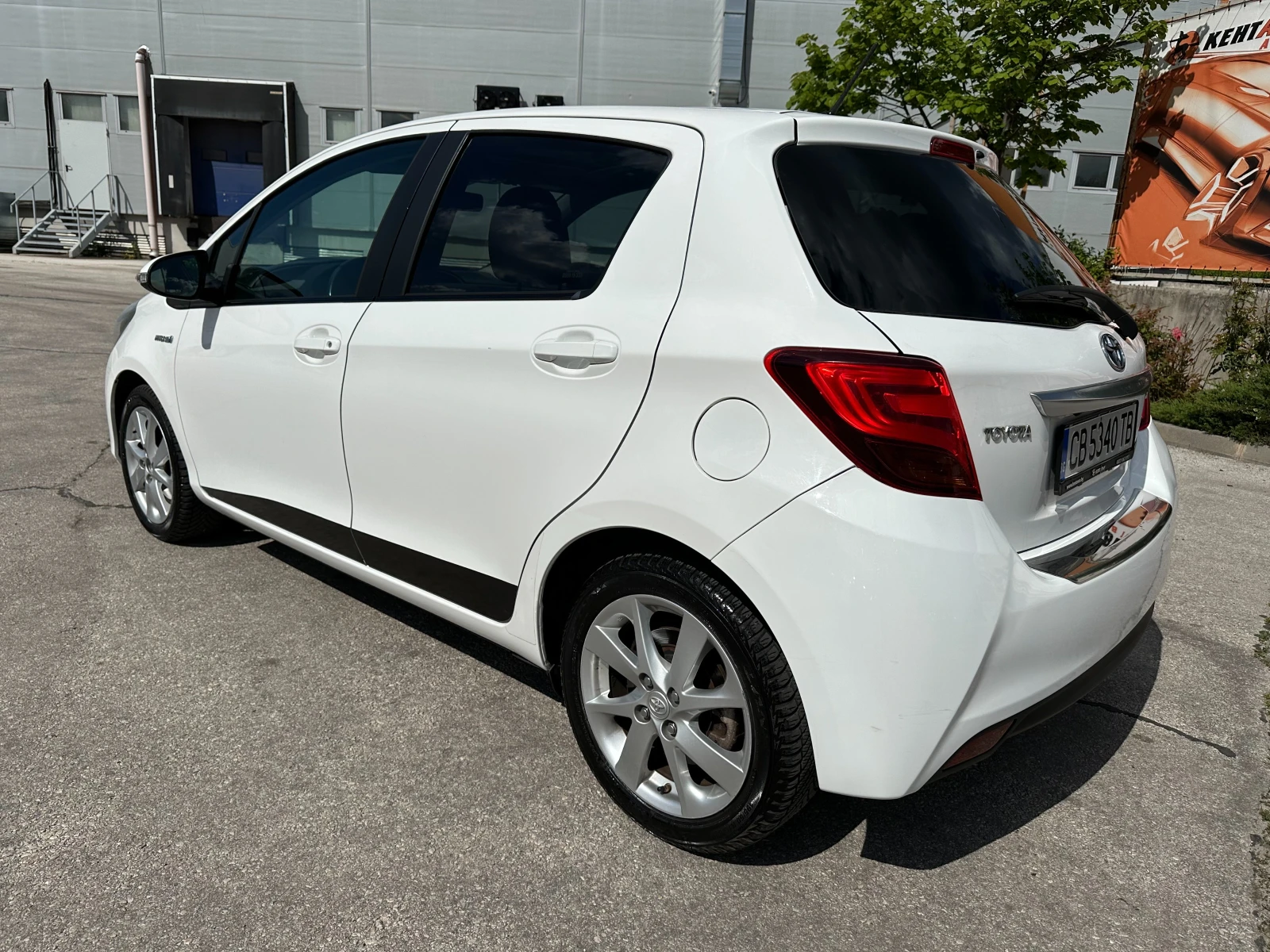 Toyota Yaris 1.5 Hybrid - изображение 3