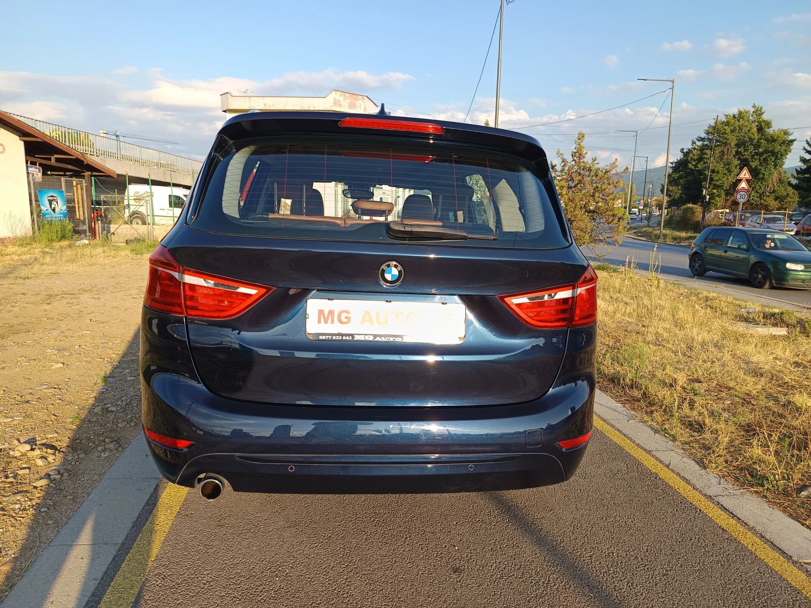 BMW 218 2.0D АВТОМАТИК 7 МЕСТА - изображение 5