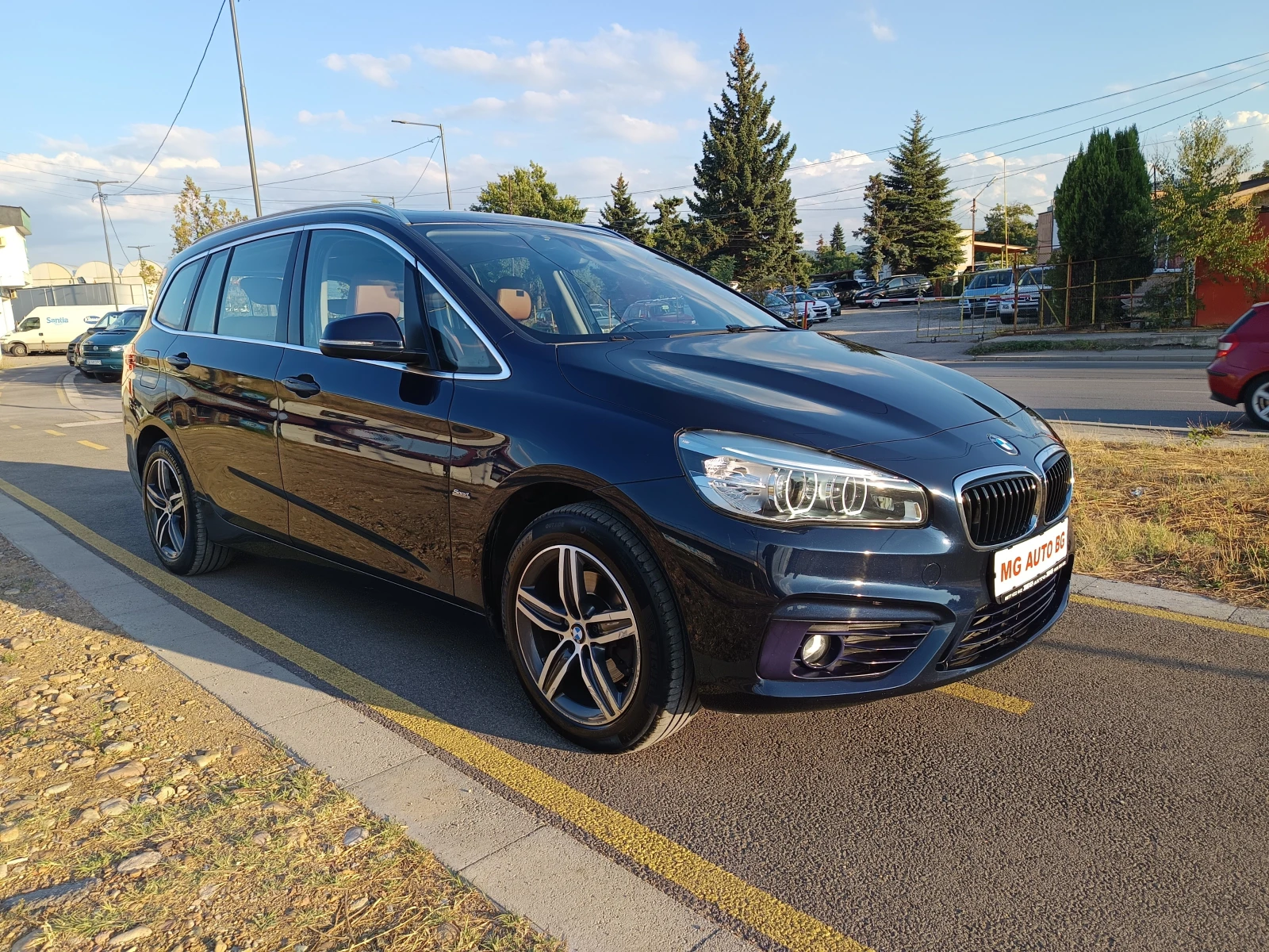 BMW 218 2.0D АВТОМАТИК 7 МЕСТА - изображение 3