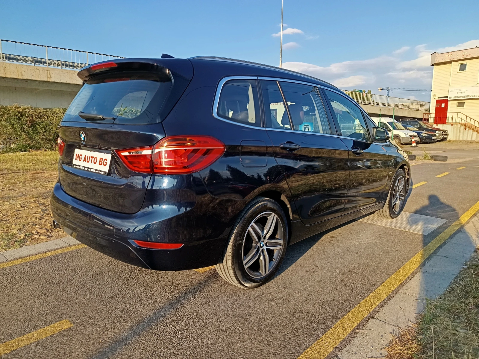 BMW 218 2.0D АВТОМАТИК 7 МЕСТА - изображение 6
