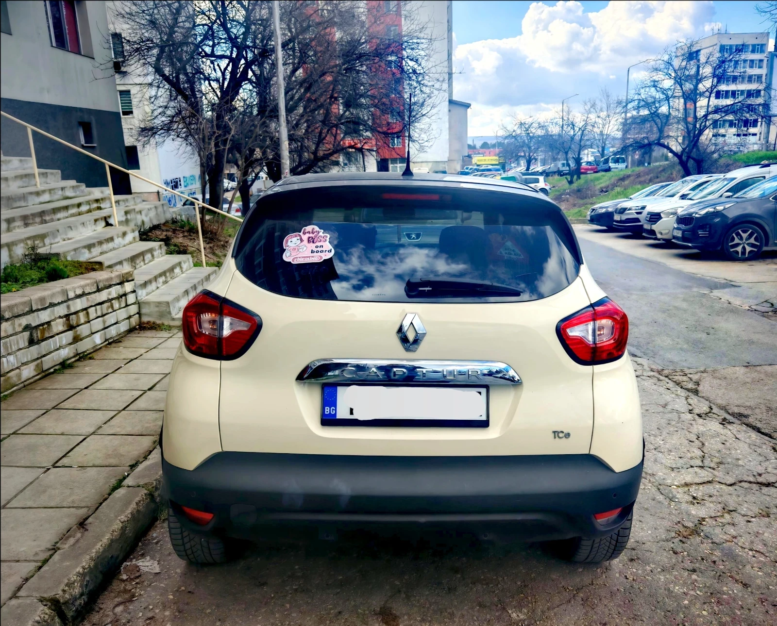 Renault Captur, снимка 4 - Автомобили и джипове - 53744164