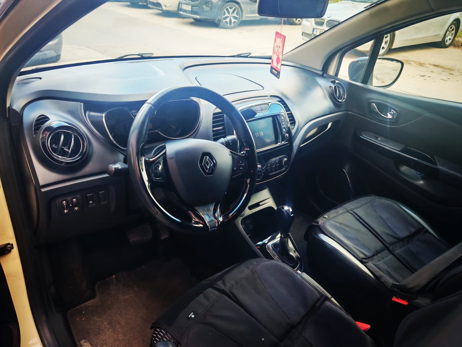 Renault Captur, снимка 5 - Автомобили и джипове - 53744164