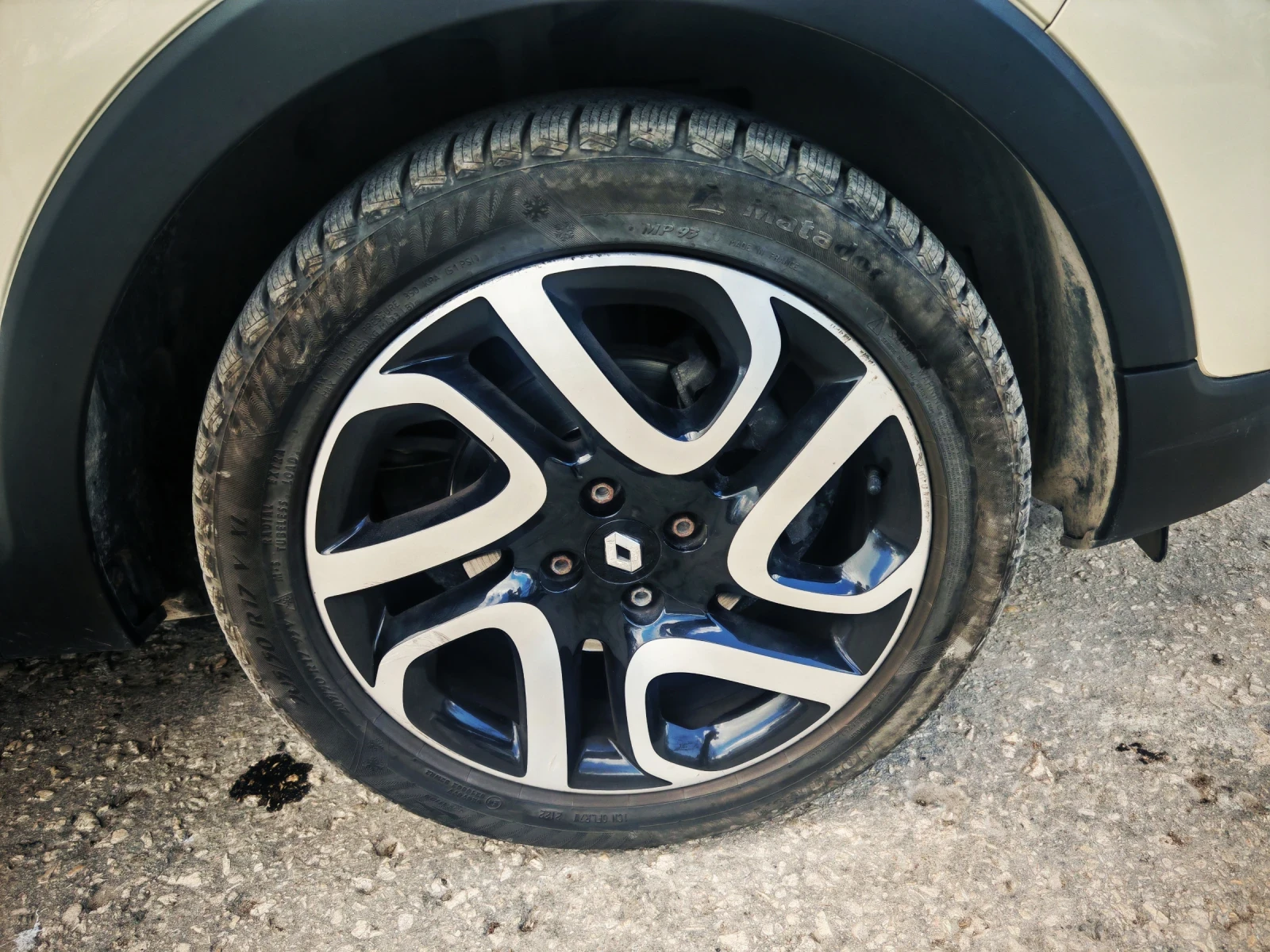 Renault Captur, снимка 9 - Автомобили и джипове - 53744164