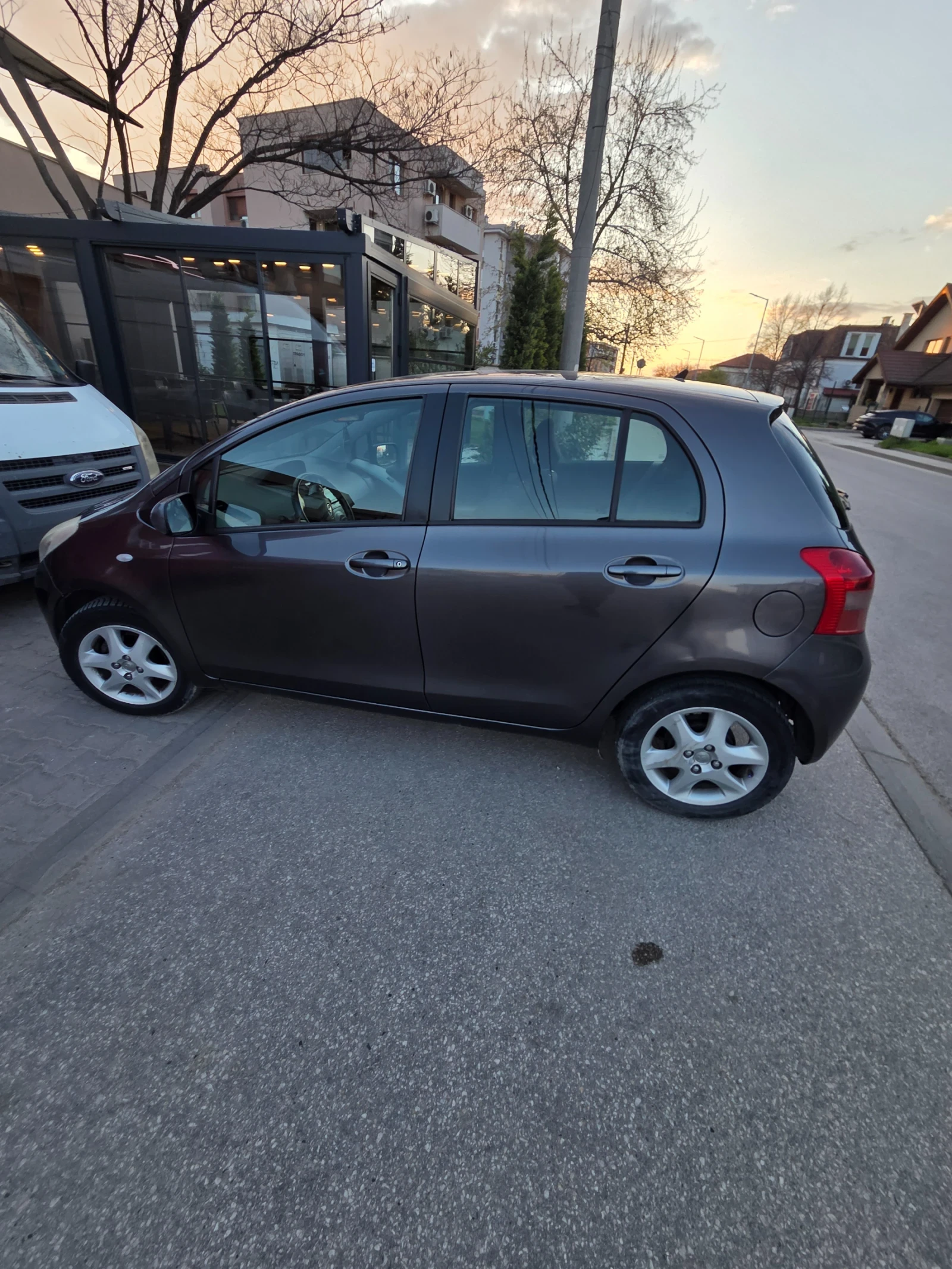 Toyota Yaris, снимка 14 - Автомобили и джипове - 54142069