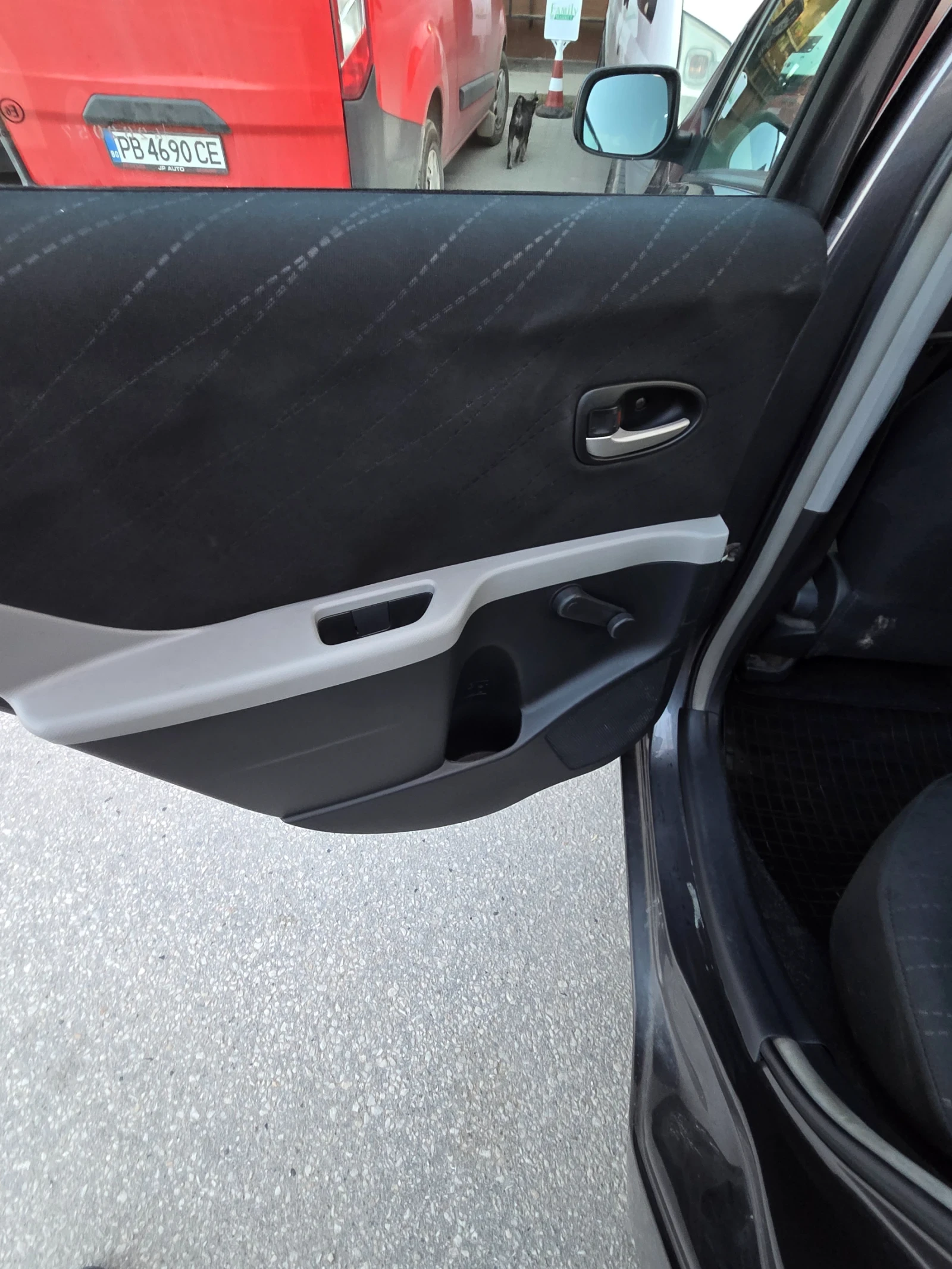 Toyota Yaris, снимка 7 - Автомобили и джипове - 54142069