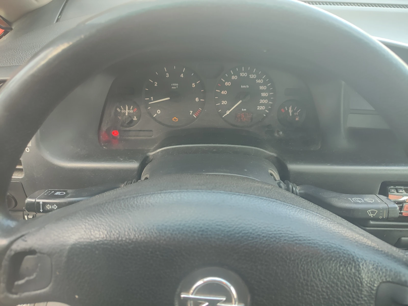 Opel Zafira 1.6, снимка 16 - Автомобили и джипове - 54161976