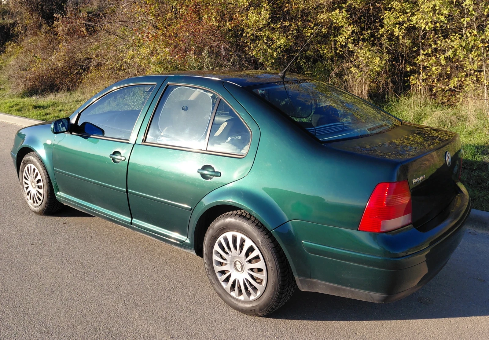 VW Bora 1.6, 101, SR, бензин + газ, снимка 2 - Автомобили и джипове - 54349962