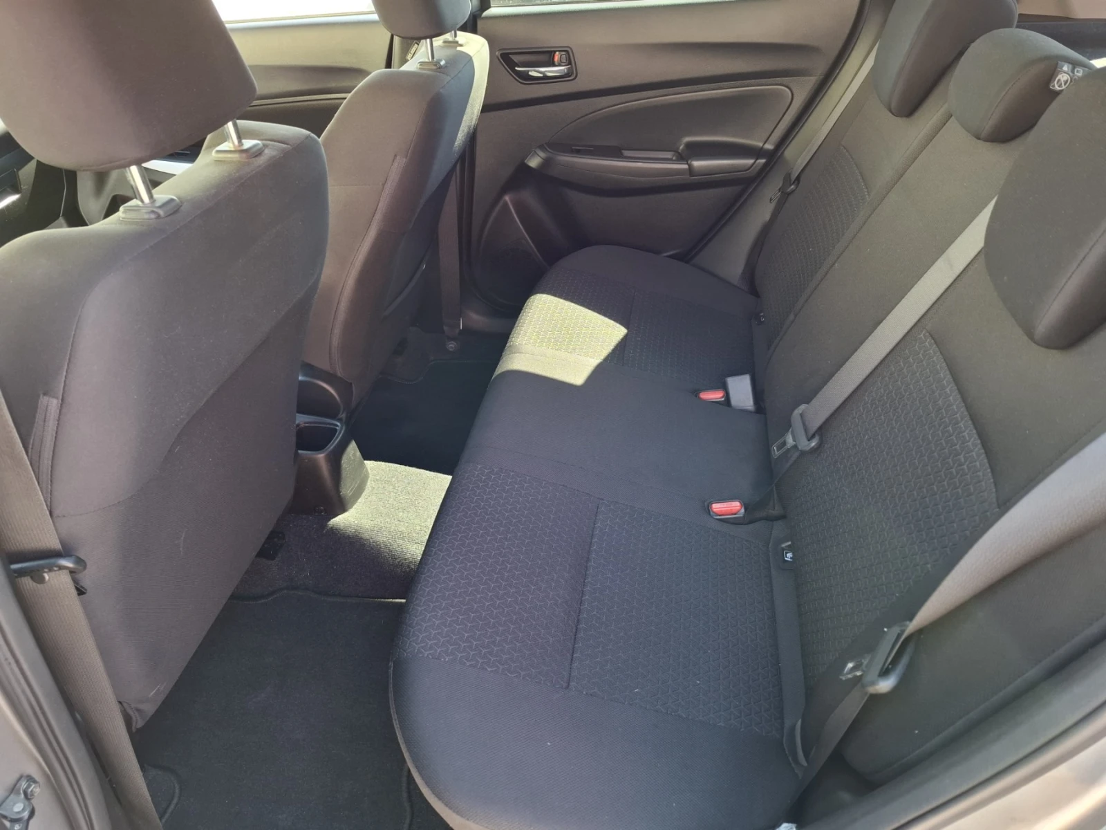 Suzuki Swift 1.2 DJ HYBRID* NAVI* CAMERA* KEYLESS* DISTRONIC | Mobile.bg � ����������� 7