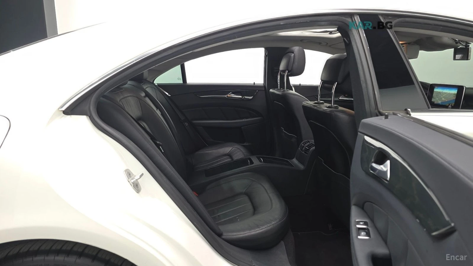 Mercedes-Benz CLS * LED* ПАНО* KEYLESS* Camera* ПОДГРЕВ* , снимка 12 - Автомобили и джипове - 55100399