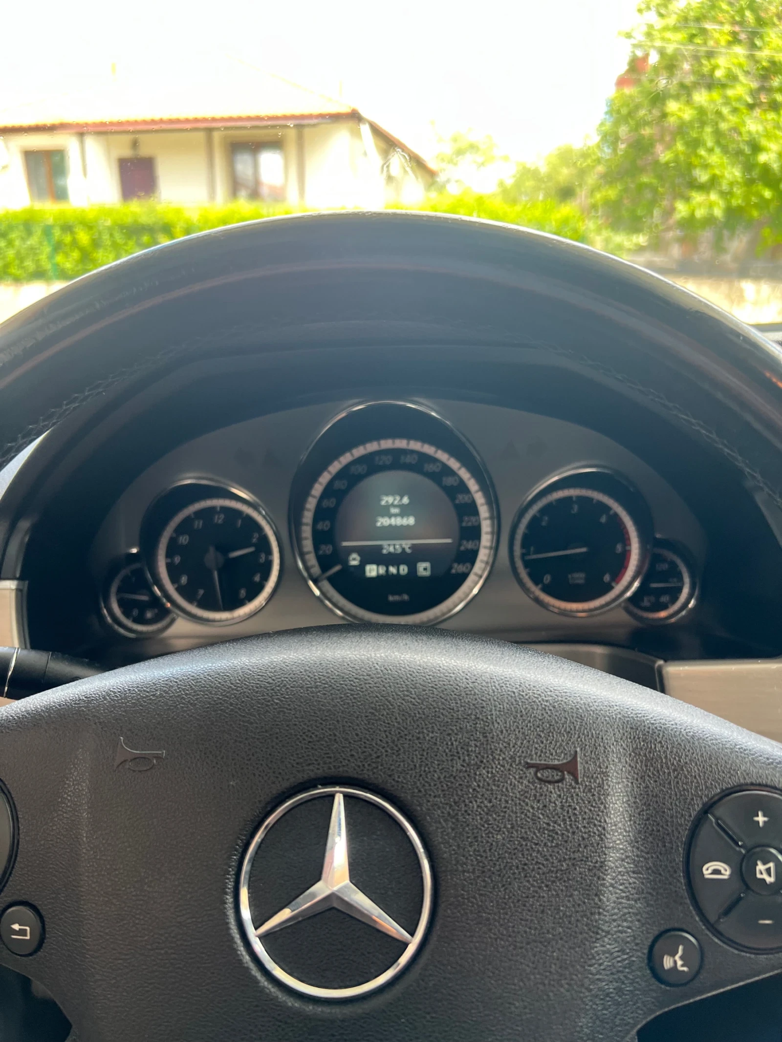 Mercedes-Benz E 220, снимка 8 - Автомобили и джипове - 55130924