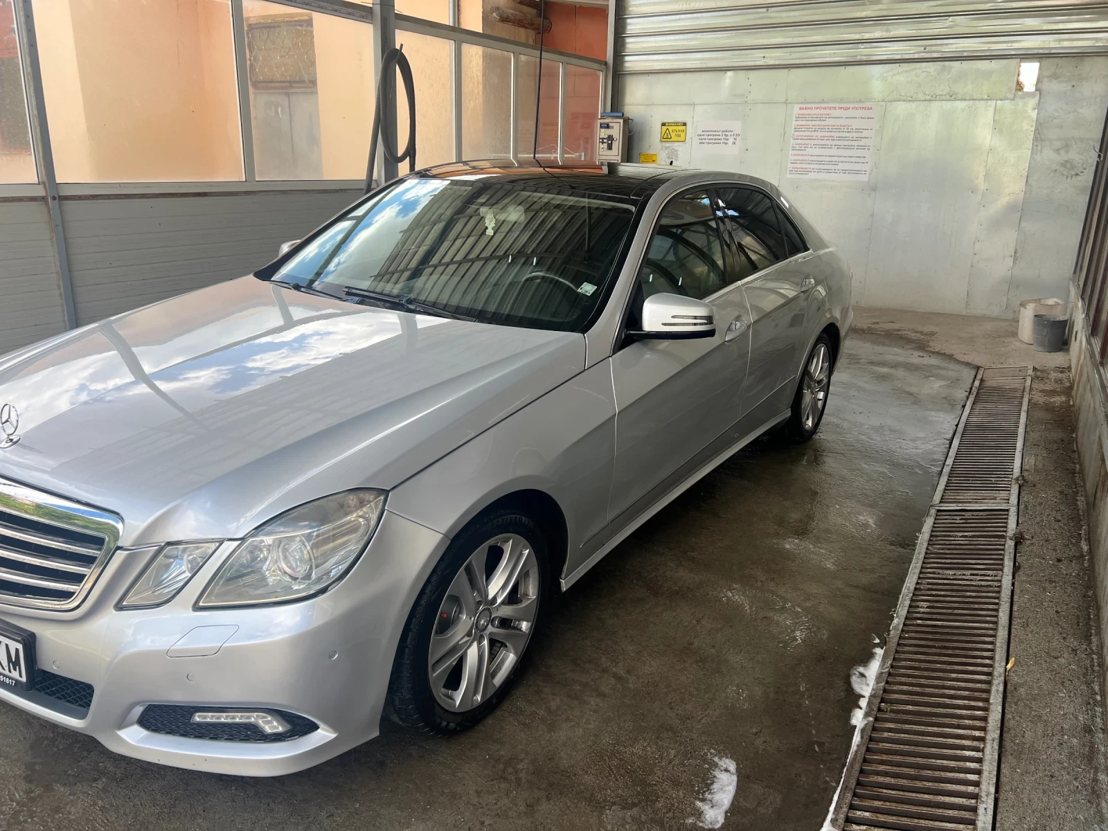 Mercedes-Benz E 220, снимка 2 - Автомобили и джипове - 55130924