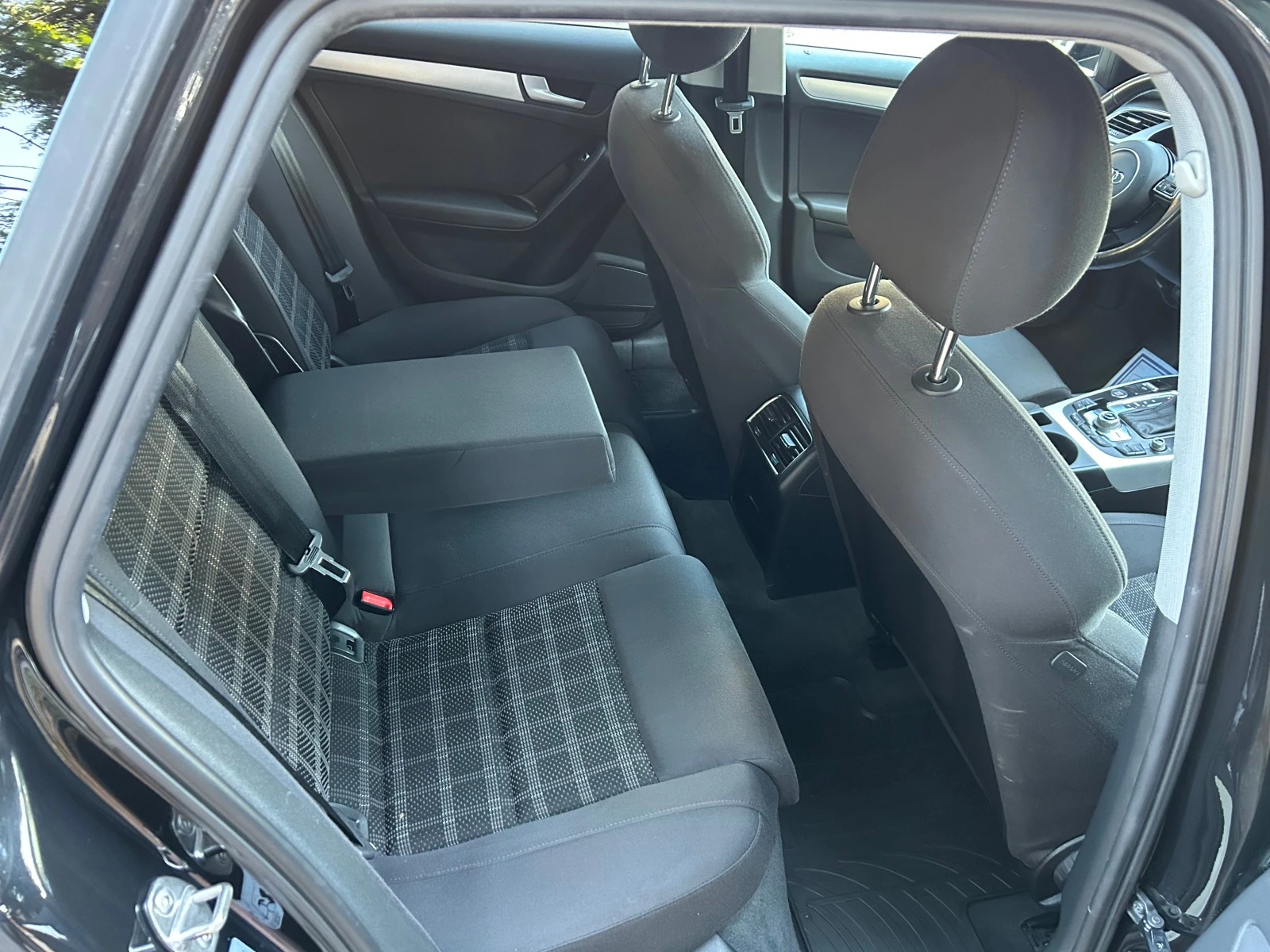 Audi A4 2.0 TDI 177K AVTOMAT, снимка 10 - Автомобили и джипове - 55467631