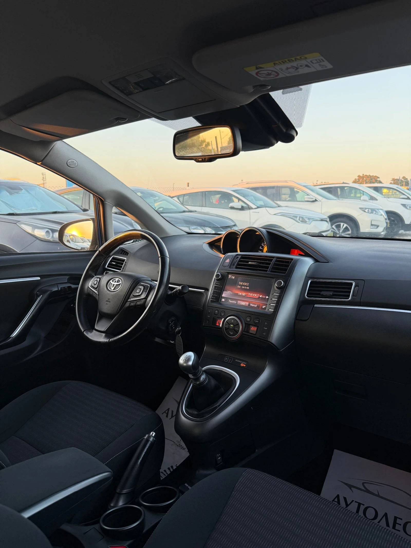 Toyota Verso 1.6 VVT-i , снимка 9 - Автомобили и джипове - 55650182
