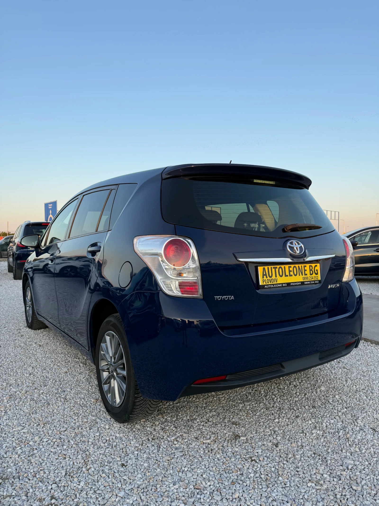 Toyota Verso 1.6 VVT-i , снимка 4 - Автомобили и джипове - 55650182