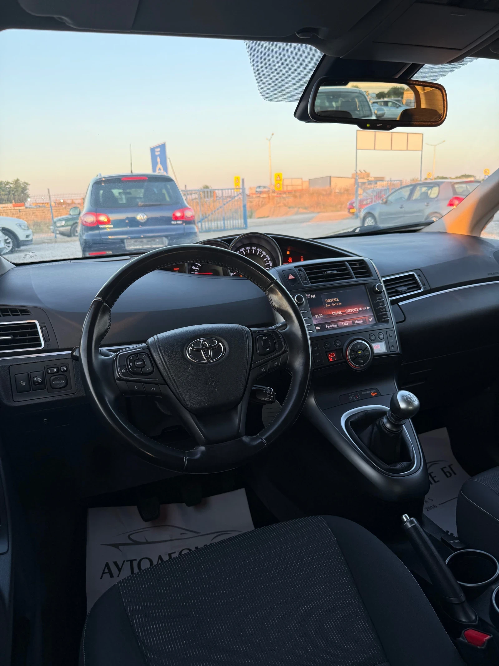 Toyota Verso 1.6 VVT-i , снимка 7 - Автомобили и джипове - 55650182