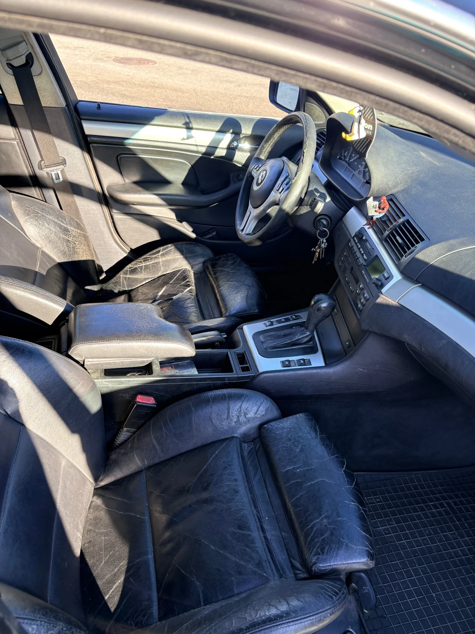 BMW 330, снимка 11 - Автомобили и джипове - 56348059