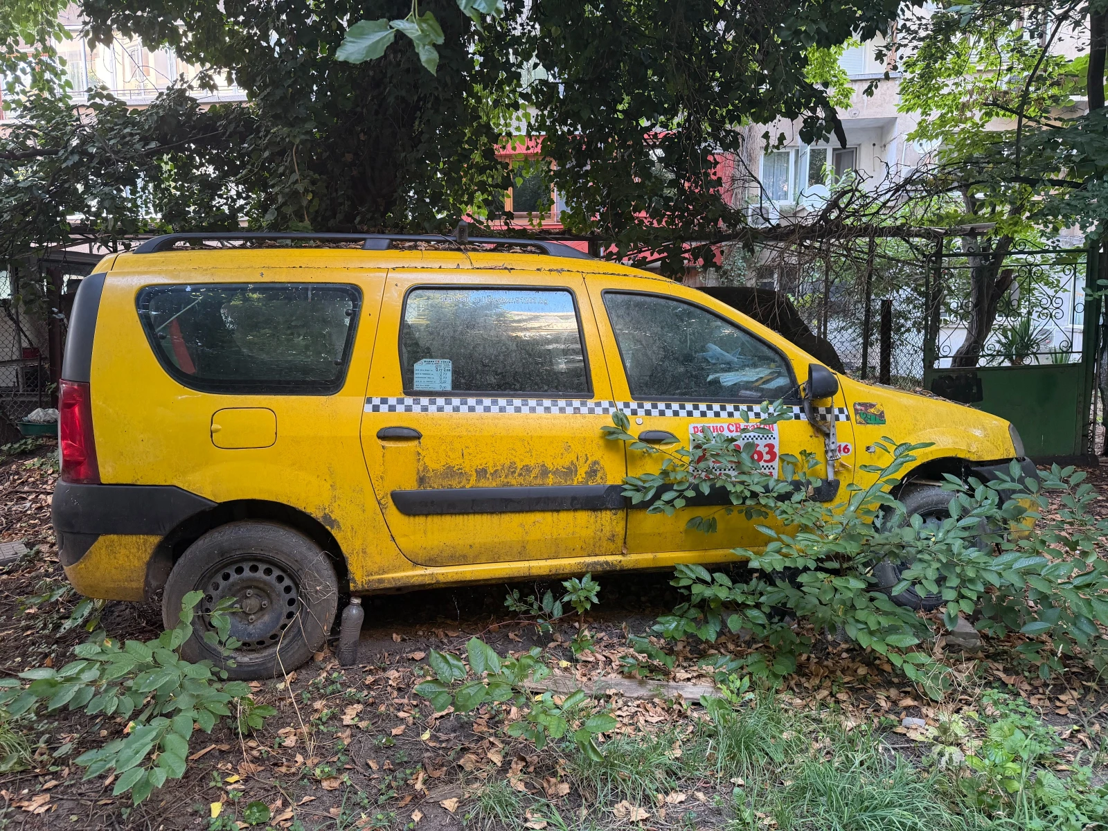 Dacia Logan, снимка 4 - Автомобили и джипове - 56636011