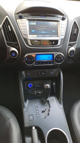 Hyundai IX35 2.0CRDI 4X4 ПАНОРАМА/KEYLESS/START-STOP/NAVI - 17999 лв. - 78552810 12