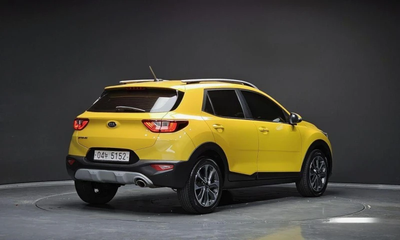 Kia Stonic Diesel 1.6 Prestige * НАЙ-ДОБРА ЦЕНА В БЪЛГАРИЯ* , снимка 2 - Автомобили и джипове - 52112490