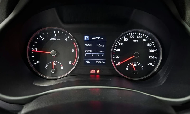 Kia Stonic Diesel 1.6 Prestige * НАЙ-ДОБРА ЦЕНА В БЪЛГАРИЯ* , снимка 8 - Автомобили и джипове - 52112490