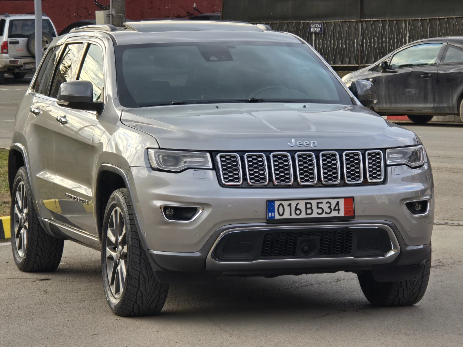 Jeep Grand cherokee  Overland топ състояние само на 195000 км. - изображение 2