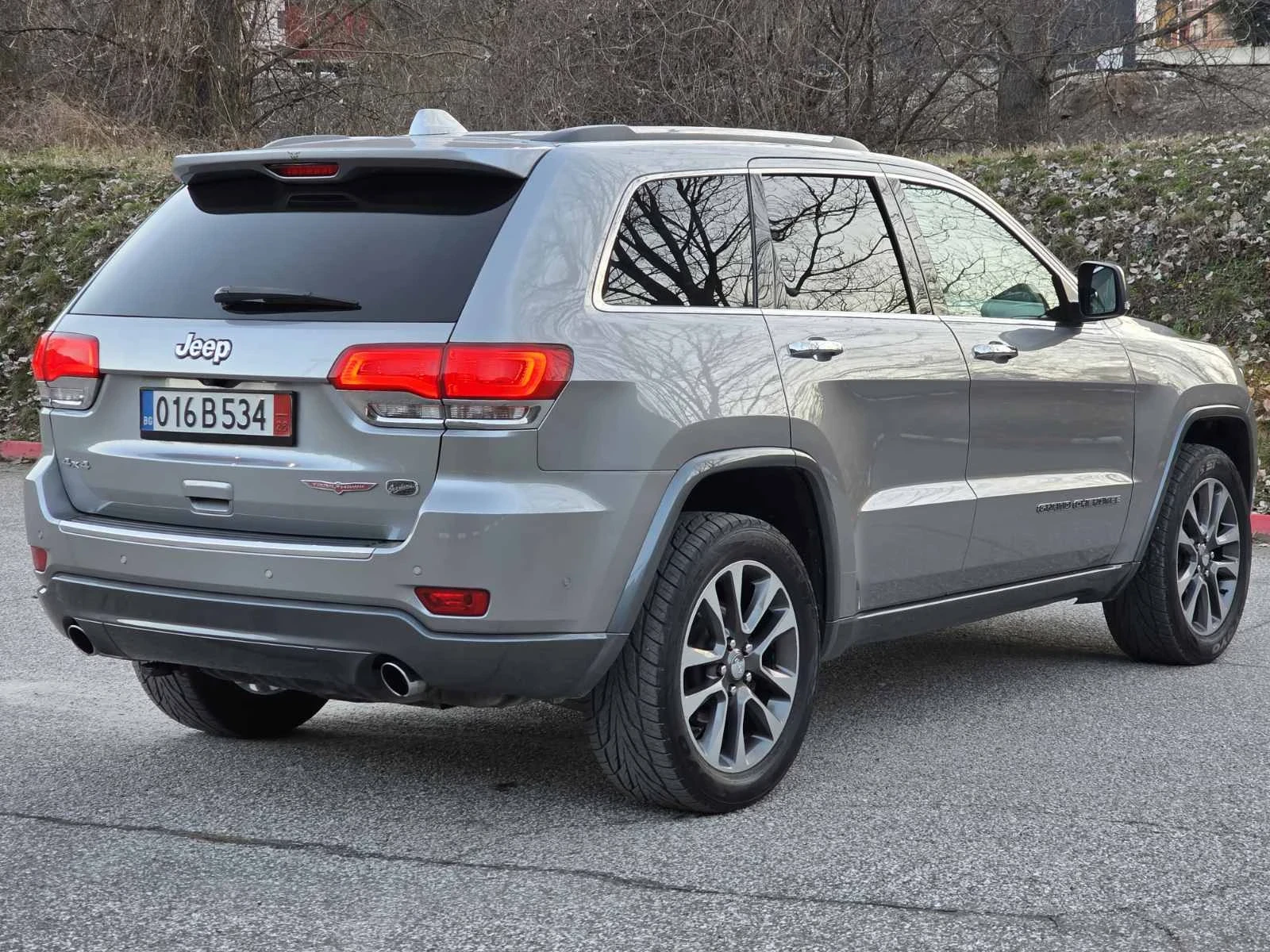 Jeep Grand cherokee  Overland топ състояние само на 195000 км. - изображение 5