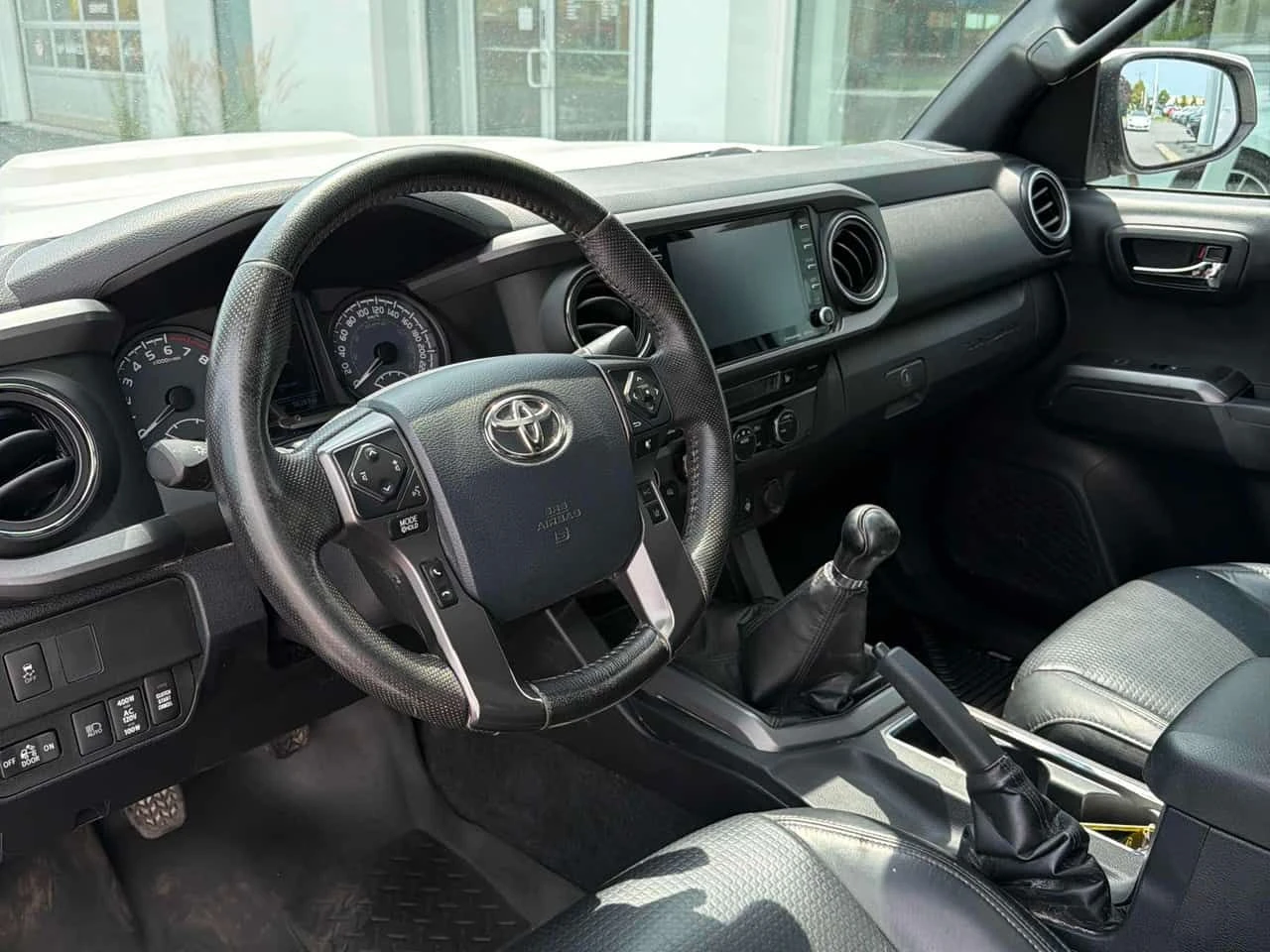 Toyota Tacoma * 4x4 Double Cab Manual SB * АВТОКРЕДИТ* , снимка 5 - Автомобили и джипове - 55428158